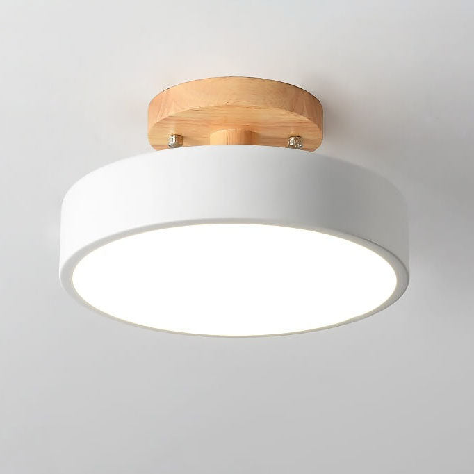 Skandinavische runde LED-Deckenleuchte mit halbem Abstand zur Decke