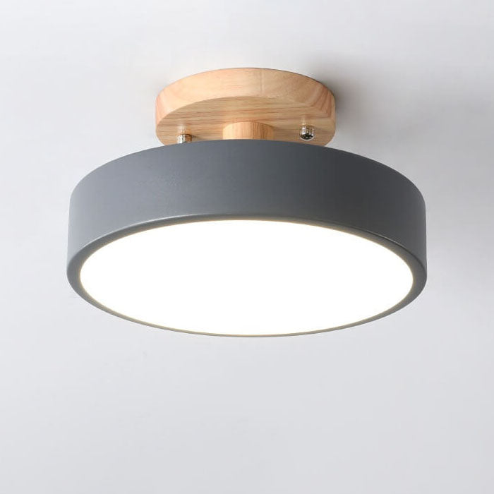 Skandinavische runde LED-Deckenleuchte mit halbem Abstand zur Decke