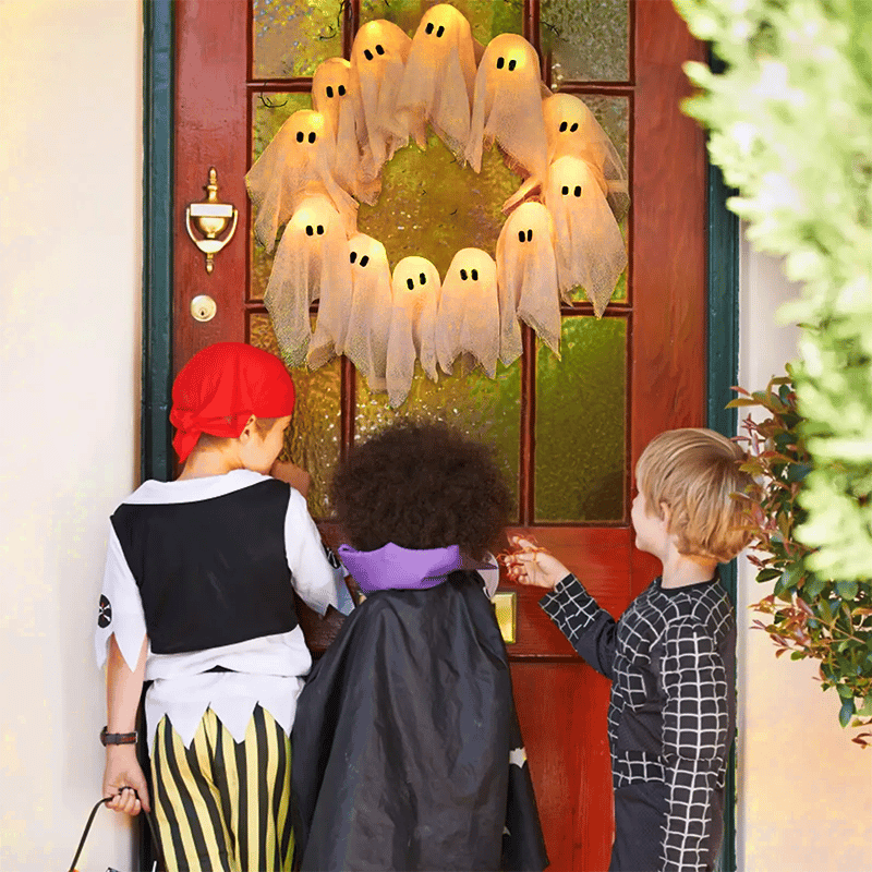 Hudson & Jurgen – Eerie Illuminated Halloween Wreath