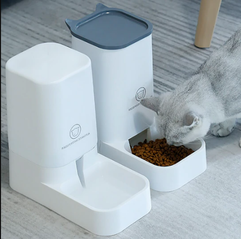 Automatischer Tierfutter- und Wasserspender