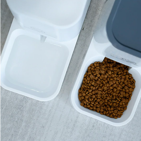 Automatischer Tierfutter- und Wasserspender