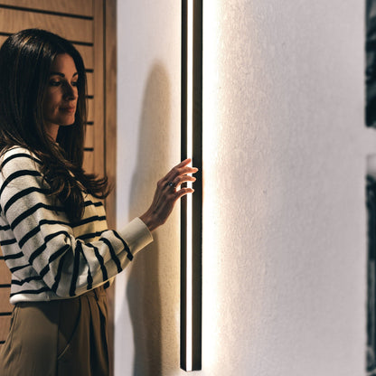 Minimalist Linear Wall Lamp with LED Atmosphere Lighting