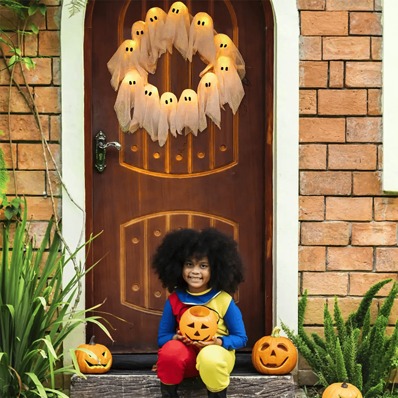 Hudson & Jurgen – Eerie Illuminated Halloween Wreath