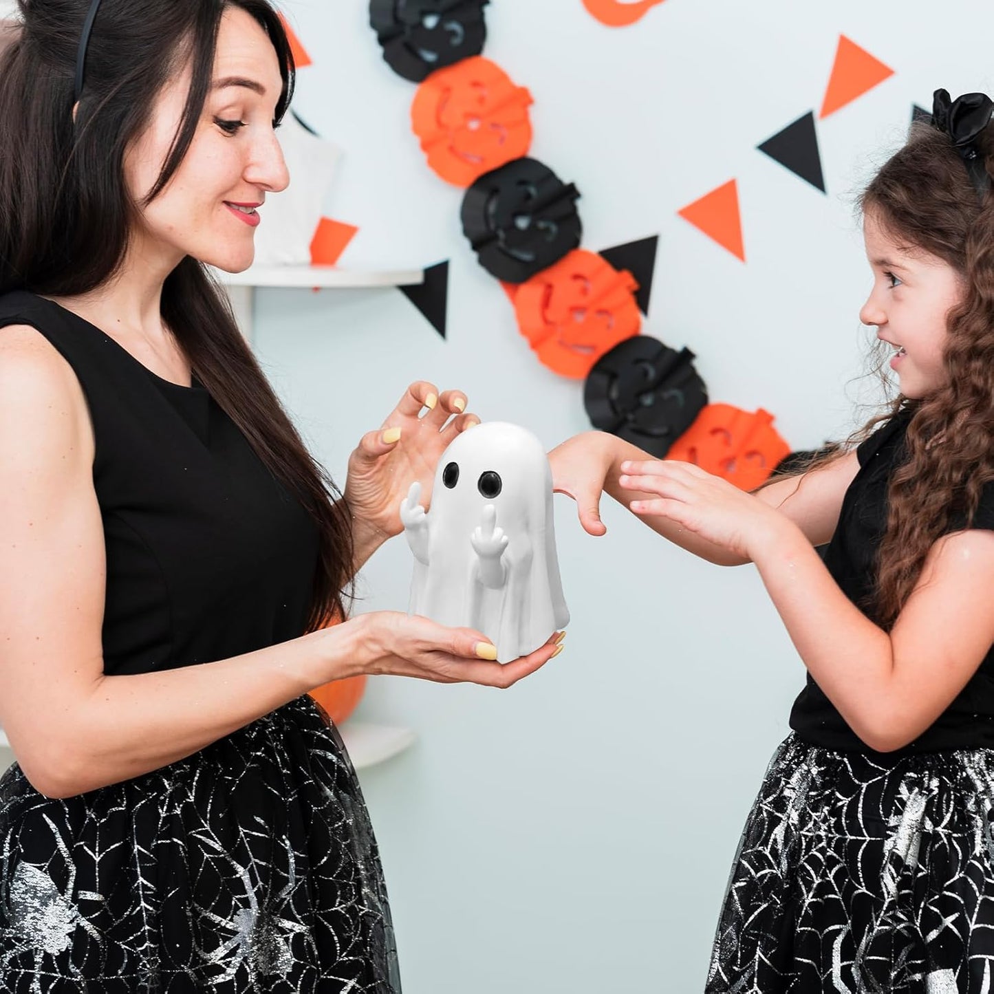 Ventayo – Playful Resin Ghost Statue