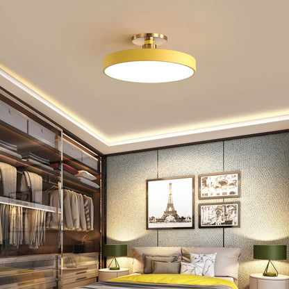 Nordisk minimalistisk rund loftlampe med indbygget fatning