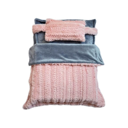 Legesygt lyserødt blødt kæledyrsseng med pude og tæppe