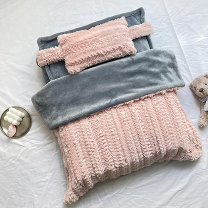 Legesygt lyserødt blødt kæledyrsseng med pude og tæppe